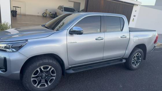 TOYOTA HILUX 2.8 D-4D TURBO DIESEL CD SRX 4X4 AUTOMÁTICO TOYOTA HILUX 2.8 D-4D TURBO DIESEL CD SRX 4X4 AUTOMÁTICO